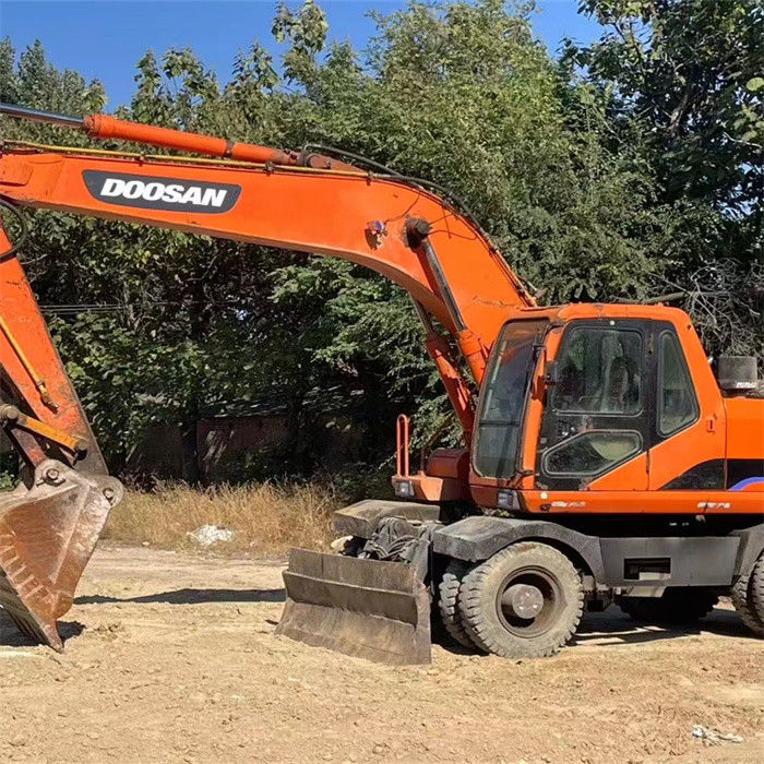 Niedriger Preis 22 Tonnen gebrauchtes koreanisches Radbagger Doosan DX 210W-7 mit kürzerer Arbeitszeit
