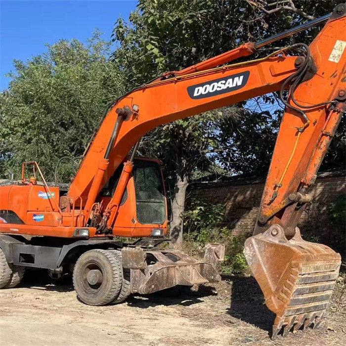 Niedriger Preis 22 Tonnen gebrauchtes koreanisches Radbagger Doosan DX 210W-7 mit kürzerer Arbeitszeit
