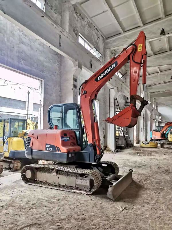 6 Tonnen fertig für die Arbeit und erfahren gebraucht Korea importiert DOOSAN DX60 in gutem Zustand
