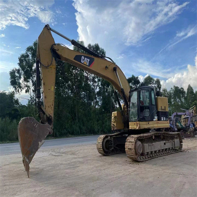 34.7 Tonnen, einsatzbereit und erfahren, gebraucht Japan Caterpillar 328 D in gutem Zustand.