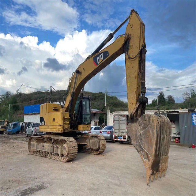 34.7 Tonnen, einsatzbereit und erfahren, gebraucht Japan Caterpillar 328 D in gutem Zustand.