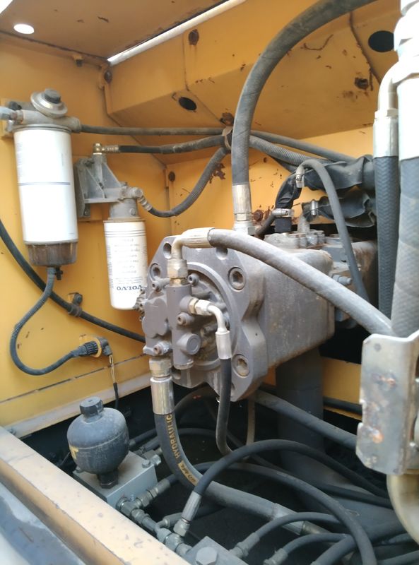 Schweden importiert hochwertige Volvo EC240 Crawler Baggermaschine verwendet fast neu