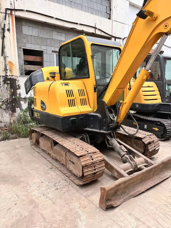 Gebraucht Hyundai R60 Eimer Kapazität Max. 0,18 M3 5,6m Transportlänge