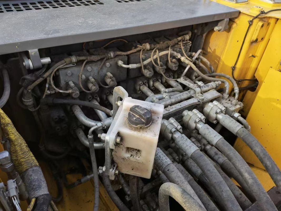Gebrauchtes Liebherr R966, fertig für die Arbeit und erfahren deutsch importiert, in gutem Zustand.