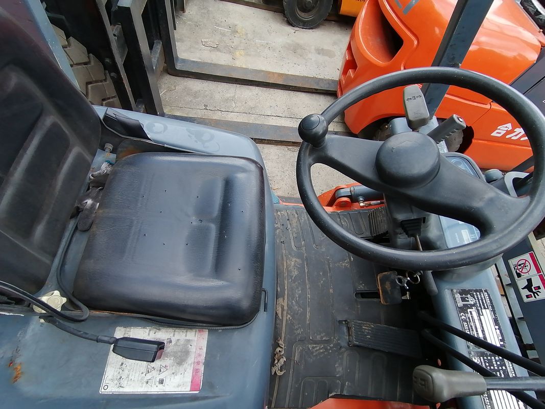 Gebrauchtes kompaktes elektrisches Gabelstapler HELI CPCD15 Gabelstapler Motorleistung 1,5 t