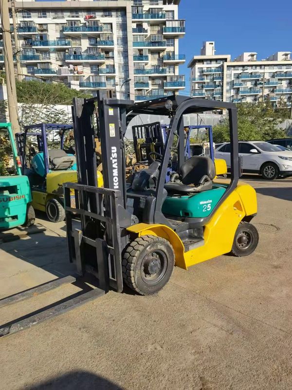 Japan Kompakter elektrischer Gabelstapler Komatsu 2,5 Tonnen Gabelstapler Motorleistung