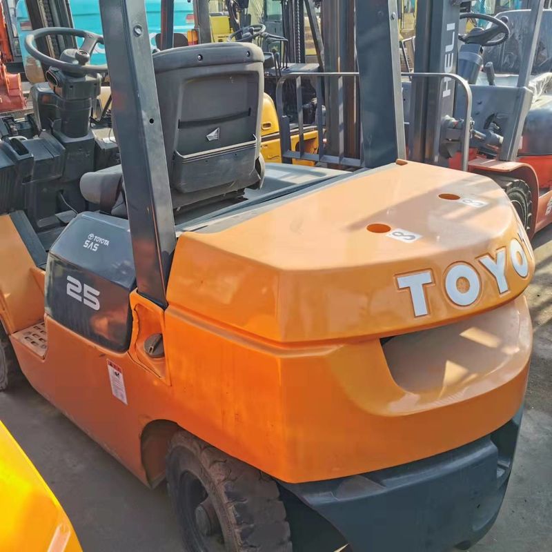 Japan Kompakter elektrischer Gabelstapler TOYOTA 2,5 Tonnen Gabelstapler Motorleistung