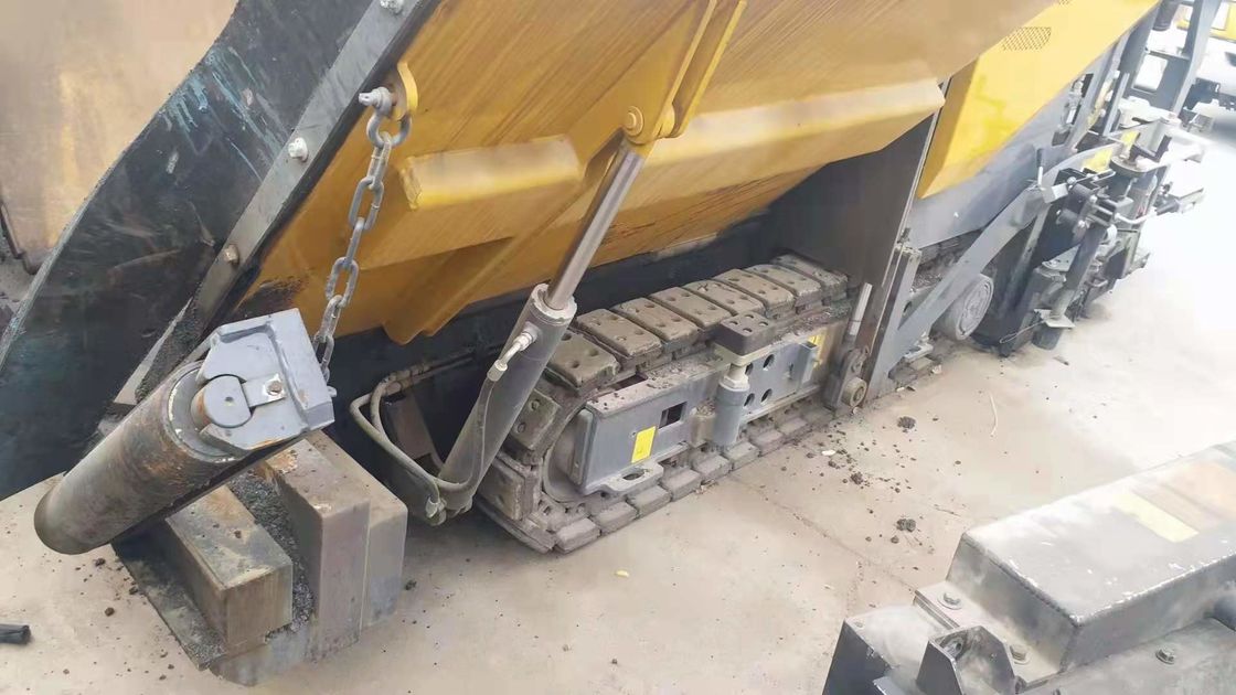 Kleiner Asphaltpaver vom Typ Crawler XCMG RP355 Original für kleine Ingenieurprojekte