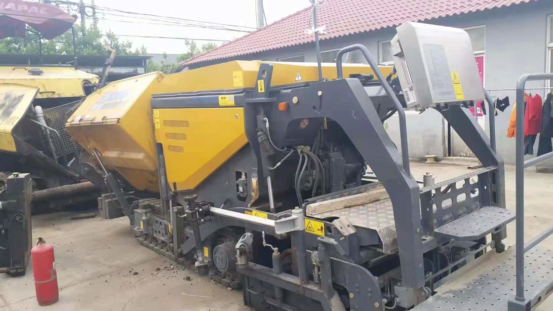 Kleiner Asphaltpaver vom Typ Crawler XCMG RP355 Original für kleine Ingenieurprojekte