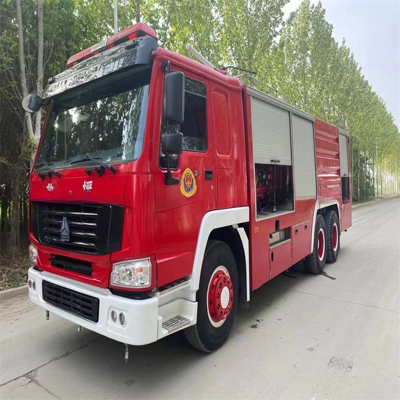 In gutem Zustand Rot Diesel Brennstoff Typ Howo Feuerwehrfahrzeug 16cbm Handgetriebe