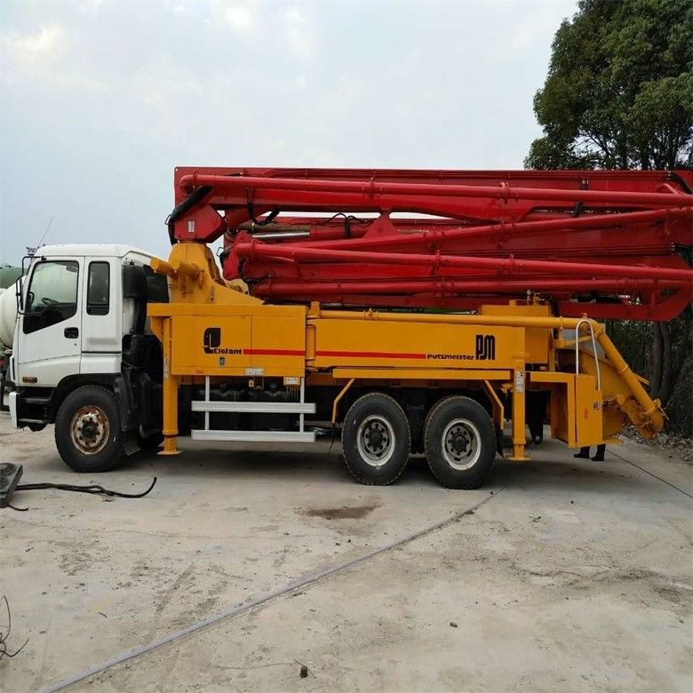 Gelb Gebrauchtes Fahrwerk Putzmeister Betonpumpenwagen 37 Meter mit 12 M3/h Produktivität