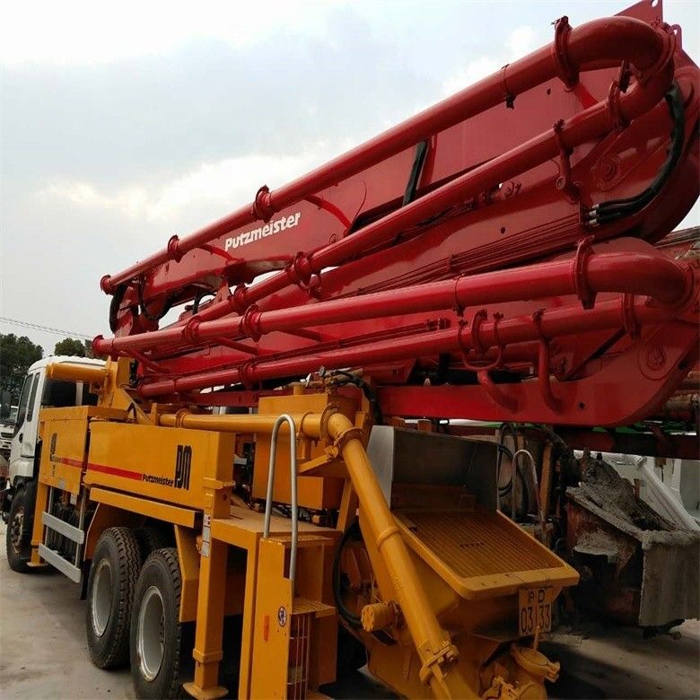 Gelb Gebrauchtes Fahrwerk Putzmeister Betonpumpenwagen 37 Meter mit 12 M3/h Produktivität
