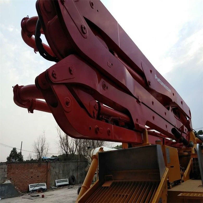 Gelb Gebrauchtes Fahrwerk Putzmeister Betonpumpenwagen 37 Meter mit 12 M3/h Produktivität