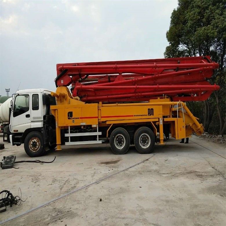 Gelb Gebrauchtes Fahrwerk Putzmeister Betonpumpenwagen 37 Meter mit 12 M3/h Produktivität