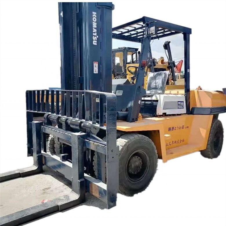 Zweitgebrauch von Komatsu FD70 Diesel-Forklift mit 7000 kg Ladekapazität