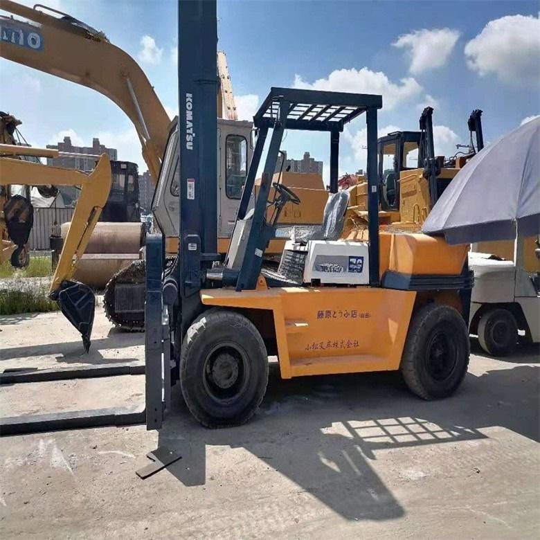 Zweitgebrauch von Komatsu FD70 Diesel-Forklift mit 7000 kg Ladekapazität