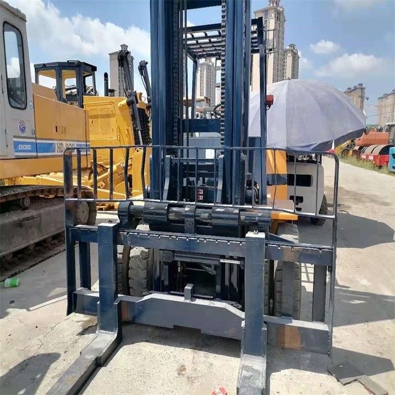 Zweitgebrauch von Komatsu FD70 Diesel-Forklift mit 7000 kg Ladekapazität