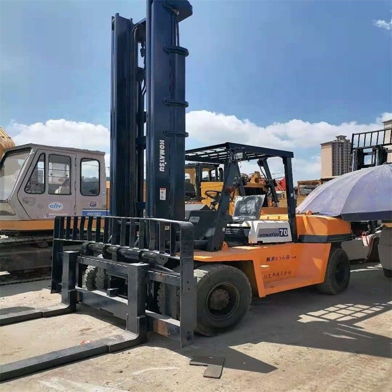 Zweitgebrauch von Komatsu FD70 Diesel-Forklift mit 7000 kg Ladekapazität