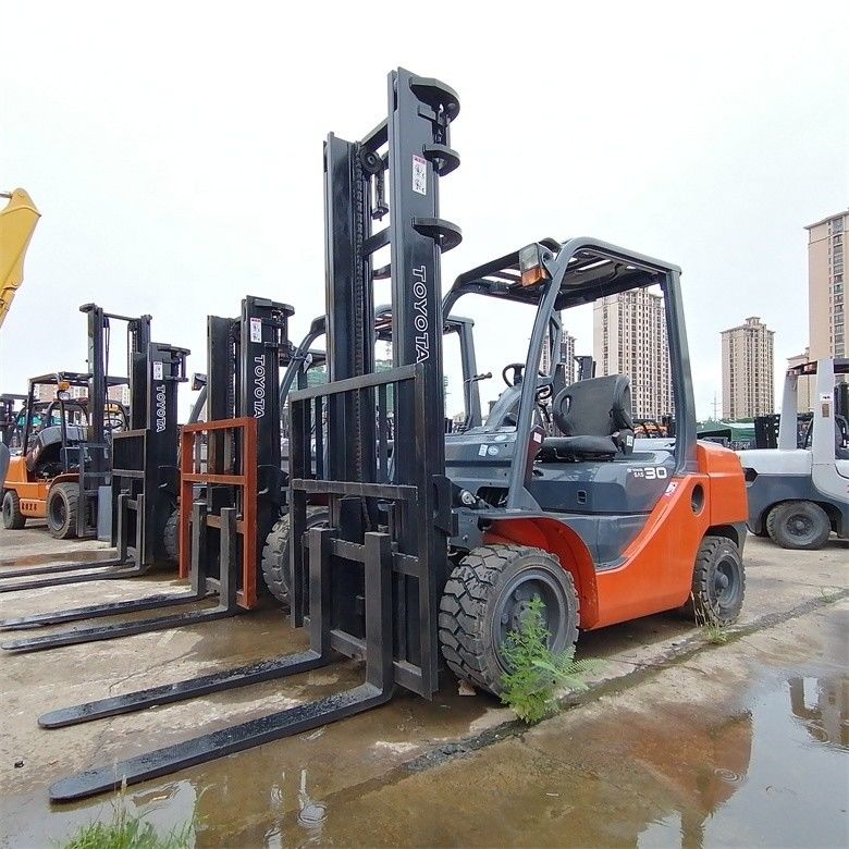 Mehrfunktions-Forklift 3 t aus Japan, gebraucht, in geringer Arbeitszeit bereit