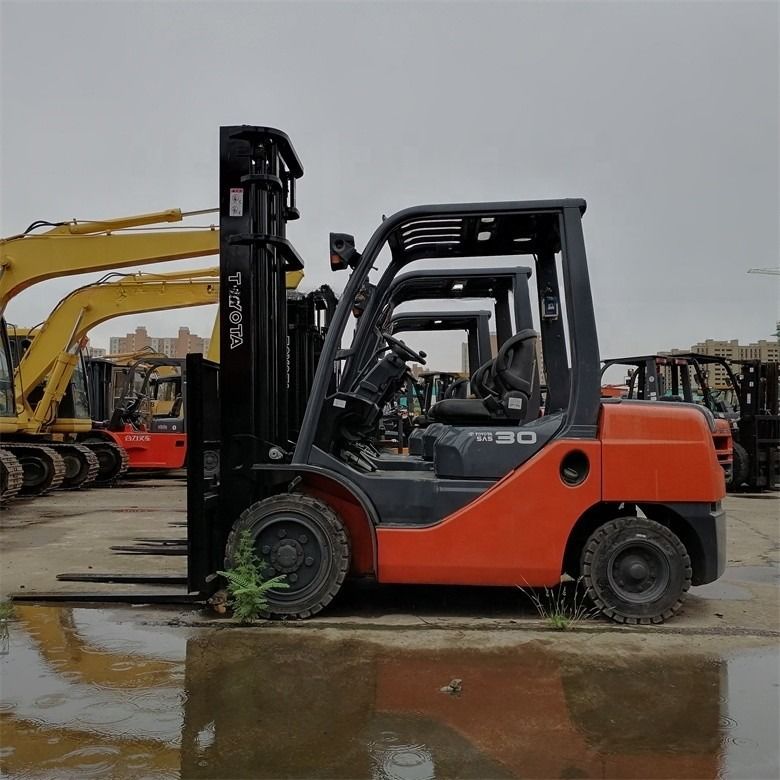 Mehrfunktions-Forklift 3 t aus Japan, gebraucht, in geringer Arbeitszeit bereit