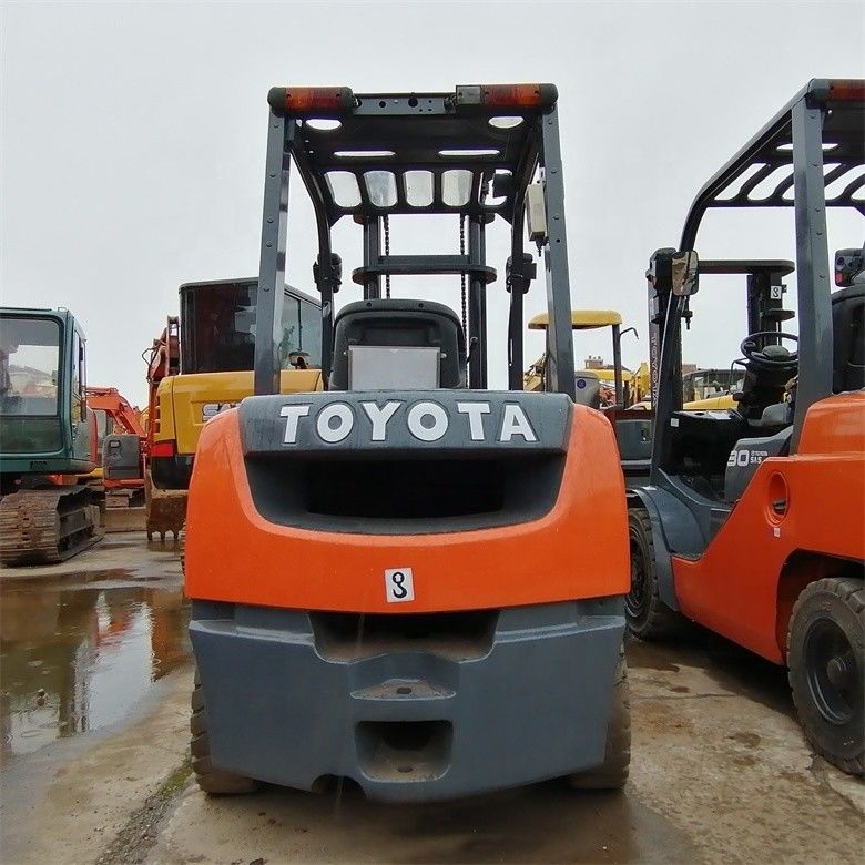Mehrfunktions-Forklift 3 t aus Japan, gebraucht, in geringer Arbeitszeit bereit