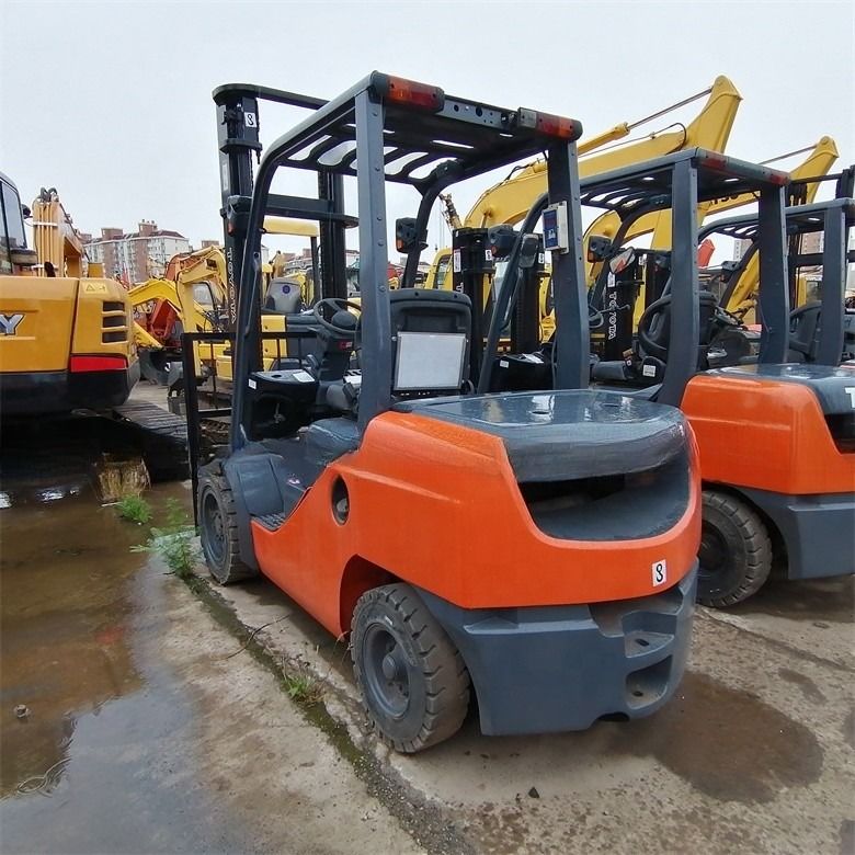Mehrfunktions-Forklift 3 t aus Japan, gebraucht, in geringer Arbeitszeit bereit