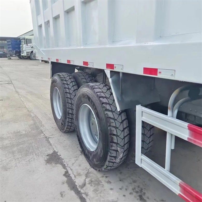 Multimedia-System ausgestattet 6x4 Howo Dump Truck Sinotruck 371 LHD mit und links Steuern