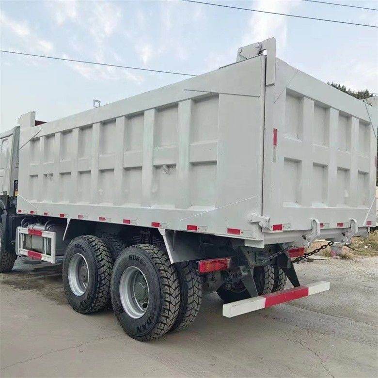 Multimedia-System ausgestattet 6x4 Howo Dump Truck Sinotruck 371 LHD mit und links Steuern