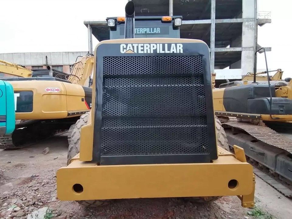 In gutem Zustand CAT CS-583D Vibratory Single Drum Road Roller mit Original-Ersatzteilen