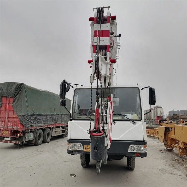 Zoomline QY25V 25-Tonnen-Straßekran in ausgezeichnetem Zustand mit 1900-2000 Arbeitsstunden