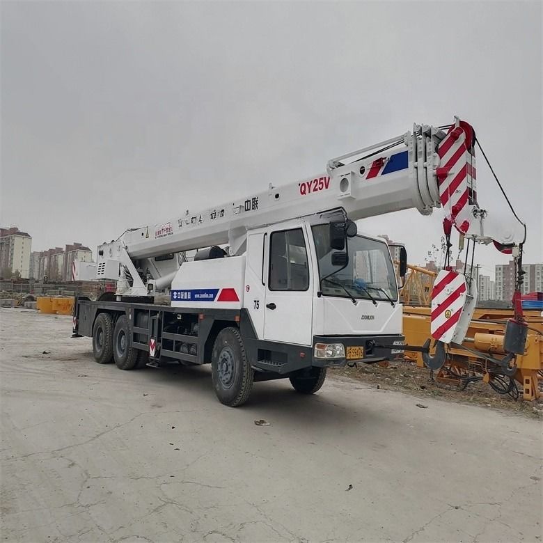 Zoomline QY25V 25-Tonnen-Straßekran in ausgezeichnetem Zustand mit 1900-2000 Arbeitsstunden