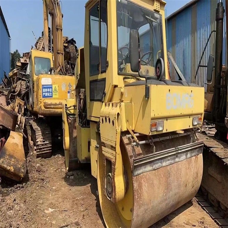 10 T Betriebsgewicht BOMAG BW 202 AHD-2 Straßenwalze und Leistung garantiert