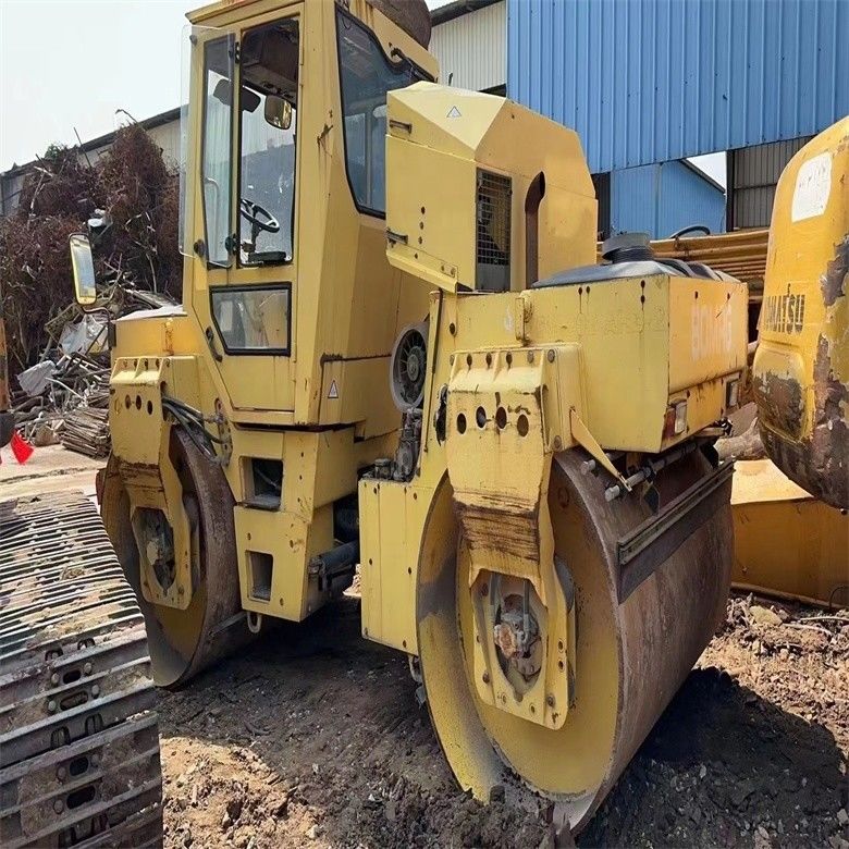 10 T Betriebsgewicht BOMAG BW 202 AHD-2 Straßenwalze und Leistung garantiert