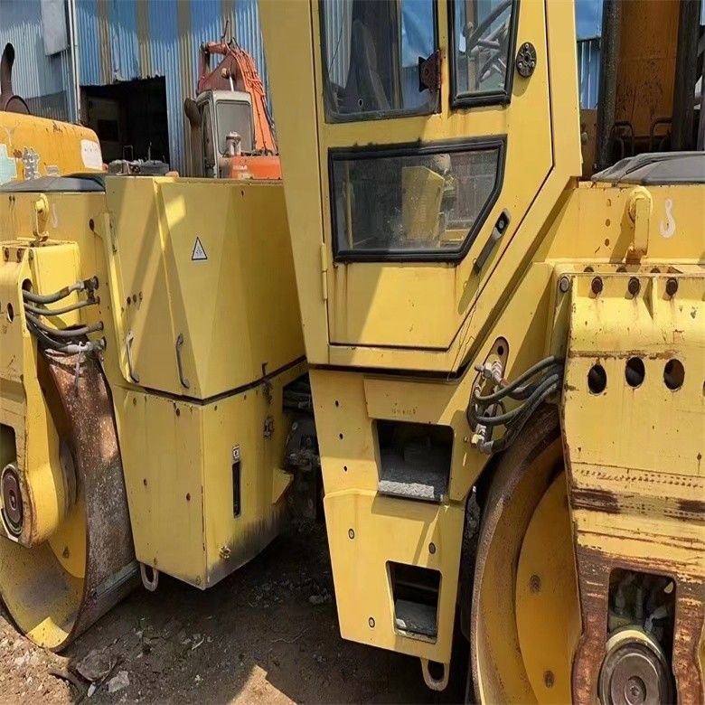 10 T Betriebsgewicht BOMAG BW 202 AHD-2 Straßenwalze und Leistung garantiert