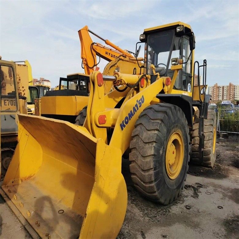Komatsu WA470-3 mit einer Nennlast von 7 Tonnen und einem Hubraum von 11 L aus Japan