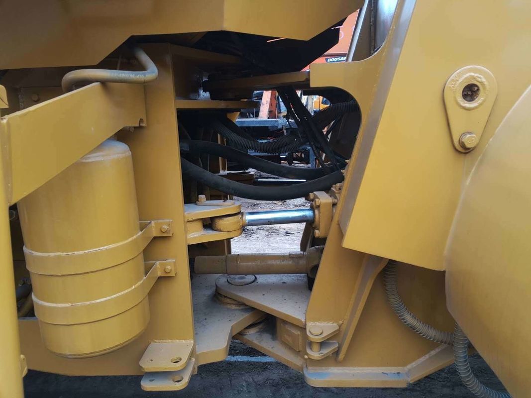 Erschwinglicher Gebraucht-Cat 966G-Radlader mit 5,5 m3 Eimer und Caterpillar-Motor
