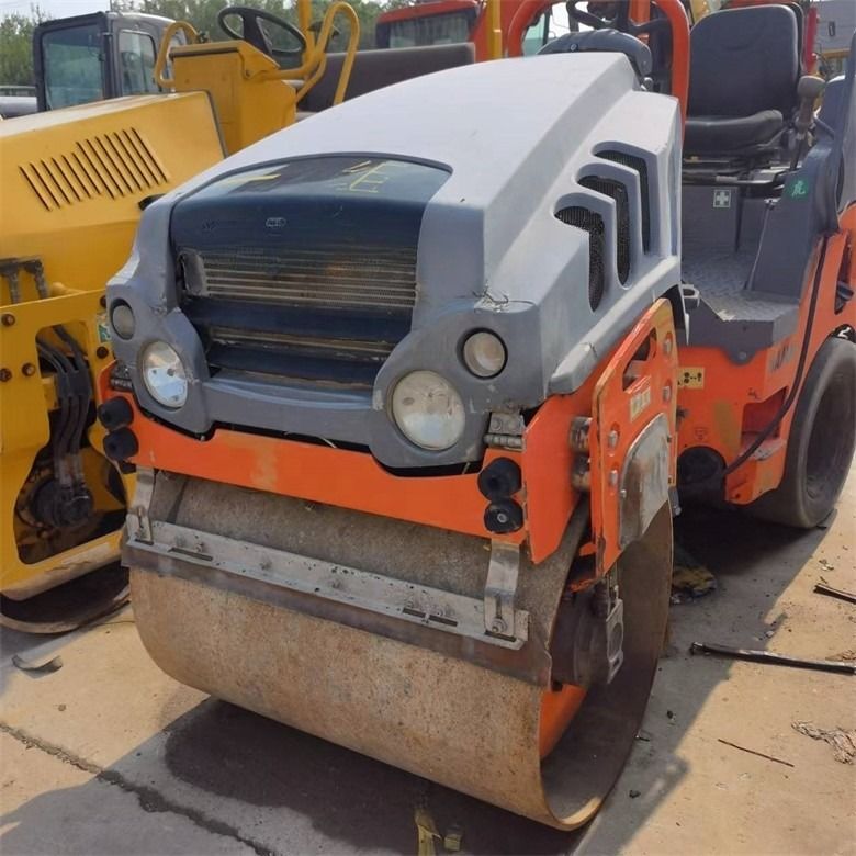 2.5 Tonnen verwendeter Hamm-Roller-Verdichter HD35VT in Originalfarbe mit einer Antriebskraft von 28KN