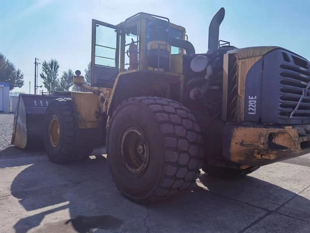 4WD-Antrieb Typ Gebrauchtes Lader VOLVO L220E Original Design Rad Schieberad Lader Bewegtes Typ