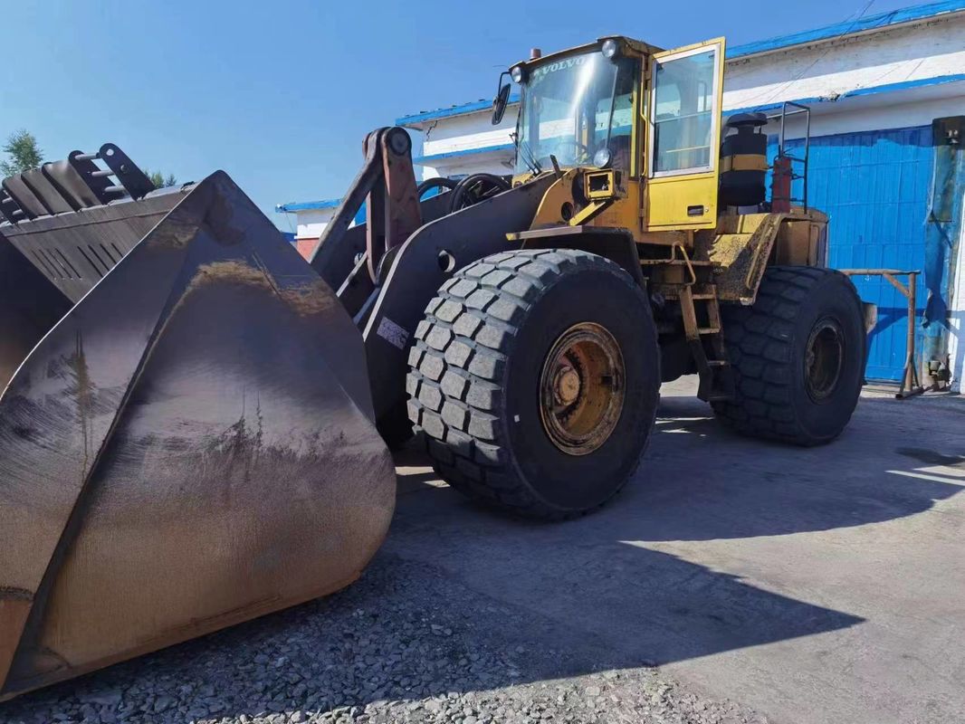 4WD-Antrieb Typ Gebrauchtes Lader VOLVO L220E Original Design Rad Schieberad Lader Bewegtes Typ