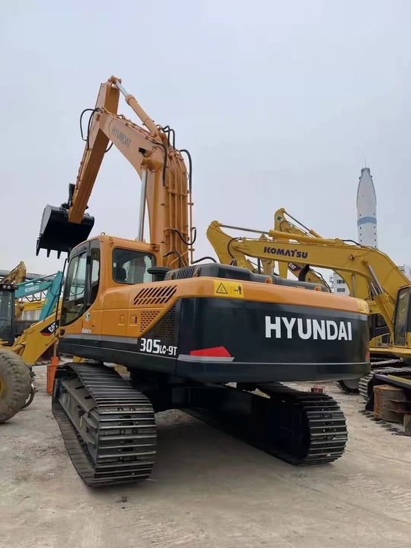 30 Tonnen. Bereit für die Arbeit und erfahrener gebrauchter Hyundai 305 aus Korea.