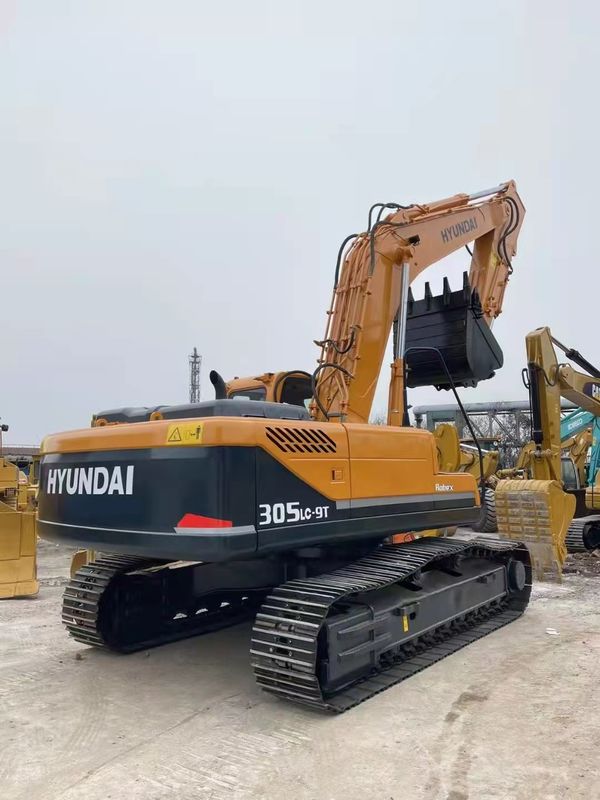 30 Tonnen. Bereit für die Arbeit und erfahrener gebrauchter Hyundai 305 aus Korea.