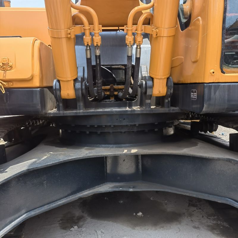 30 Tonnen. Bereit für die Arbeit und erfahrener gebrauchter Hyundai 305 aus Korea.
