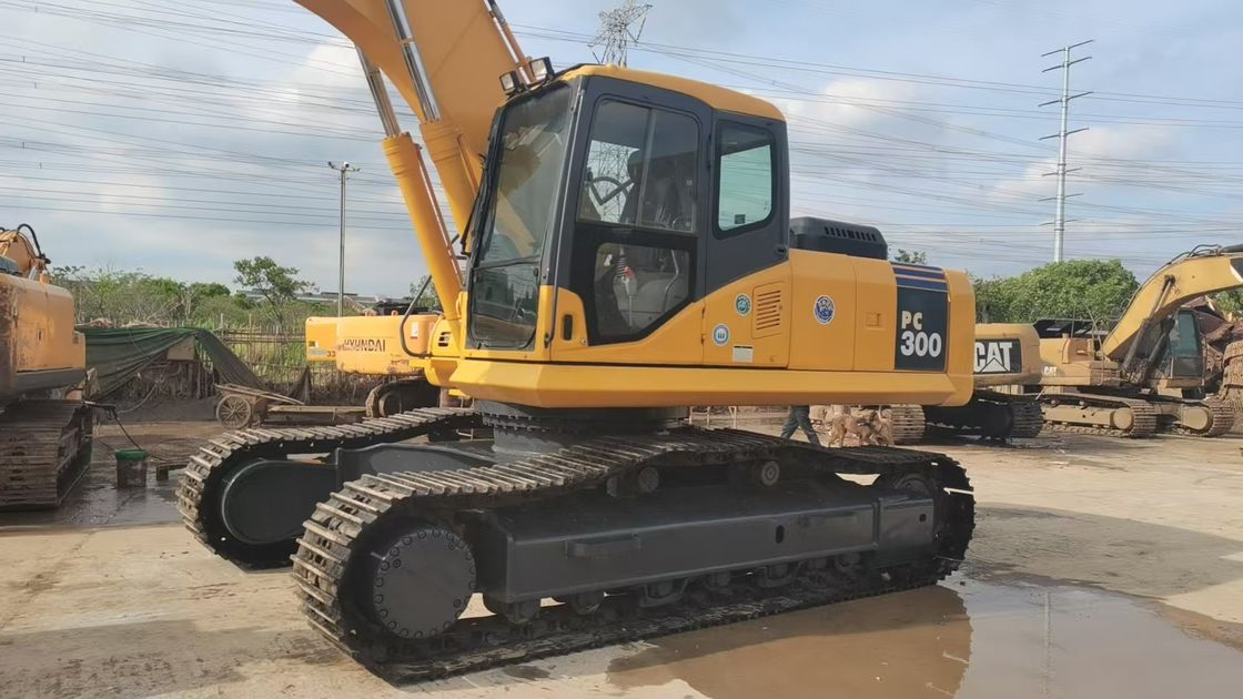 Gebrauchtes Komatsu PC300-7 Bagger mit 180 kW Motorleistung Hydraulischer Crawler Digger