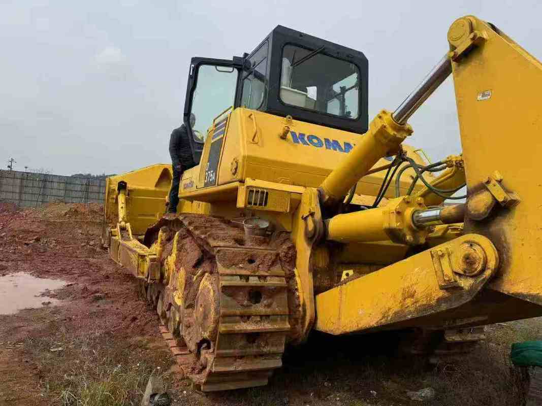 Gebrauchter Komatsu D375A-5 Planierraupe zu verkaufen | 68 Tonnen Kettenplanierraupe Export aus China